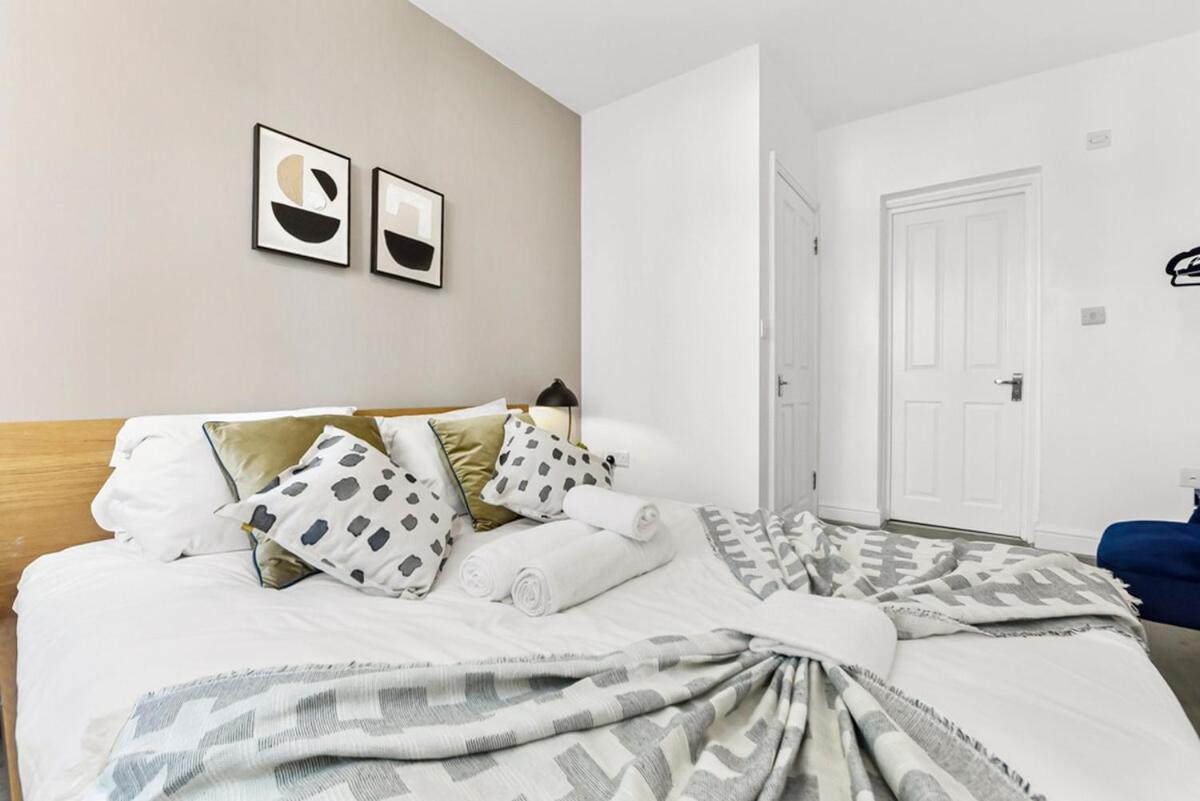 Charming 3br Flat With Ensuite Master And Balcony Appartement *