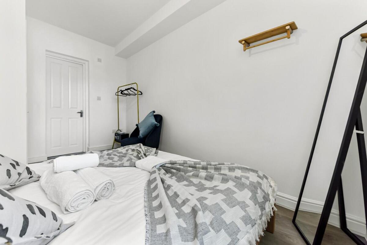 Charming 3br Flat With Ensuite Master And Balcony Londres