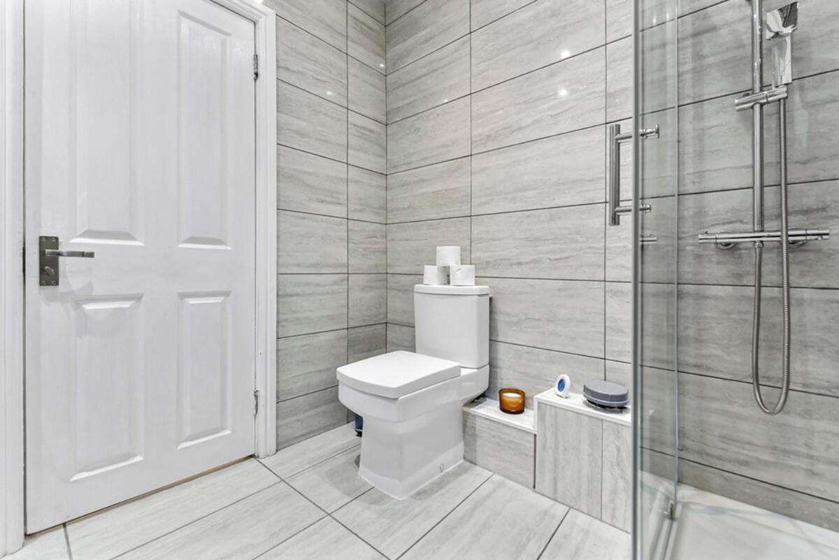 Charming 3br Flat With Ensuite Master And Balcony Appartement *