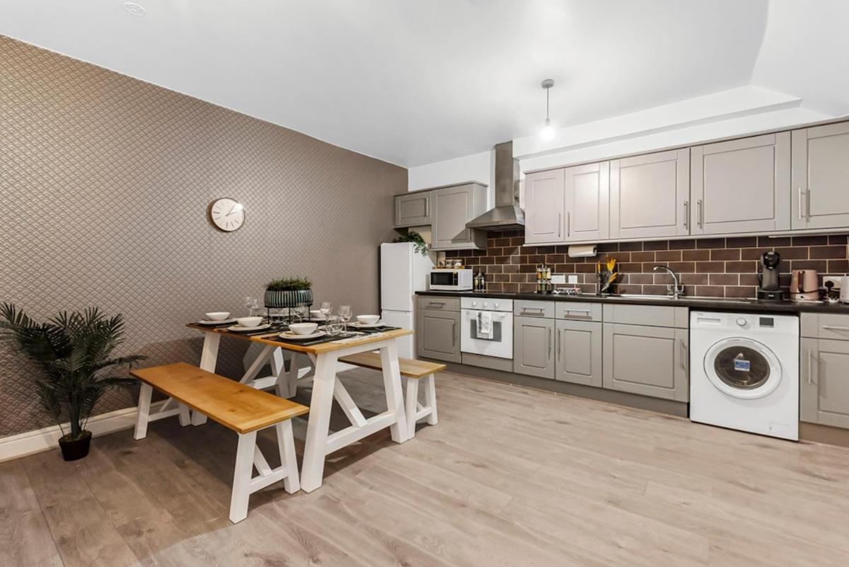 Charming 3br Flat With Ensuite Master And Balcony Appartement